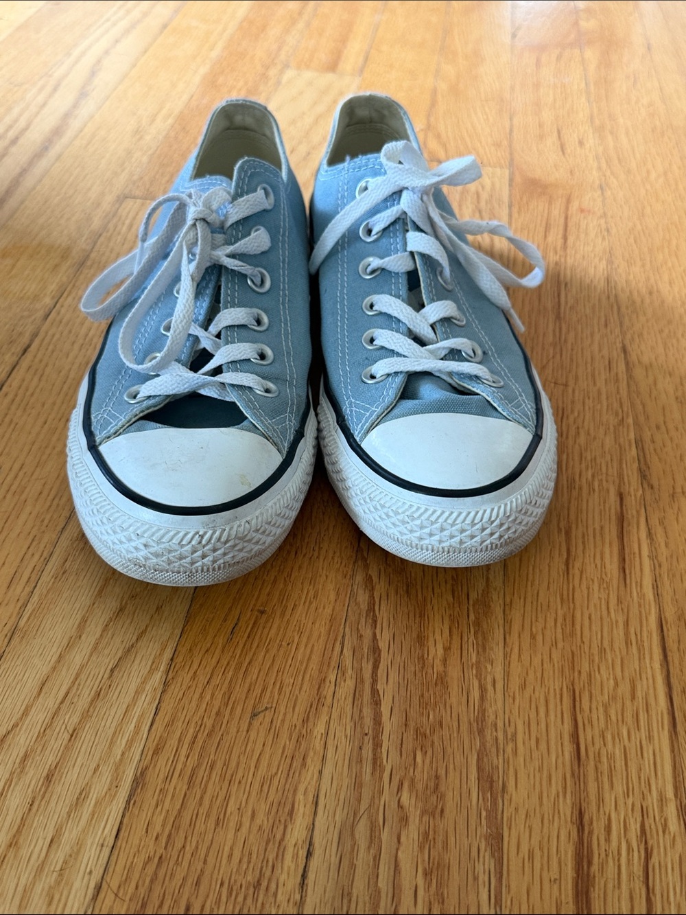 EUC Woman’s Size 9M Converse Lt Blue & White Sneakers Lace Up Canvas Tennis Shoe
